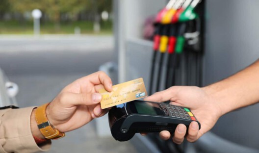 Person-paying-with-a-credit-card-at-a-gas-station